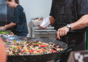 Festival Gastronômico Caiçara e shows atraem milhares de pessoas na celebração dos 388 anos de São Sebastião