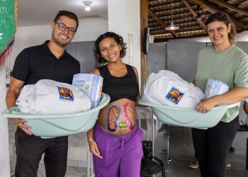 Saúde: Vice-prefeito Reinadinho Moreira entrega kits maternidade a mães do bairro de Maresias no Centro Gestacional “Harmonia para a Vida” em São Sebastião