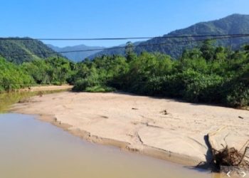 Prefeitura de São Sebastião inicia desobstrução do Rio Juquehy para facilitar escoamento das águas pluviais do bairro