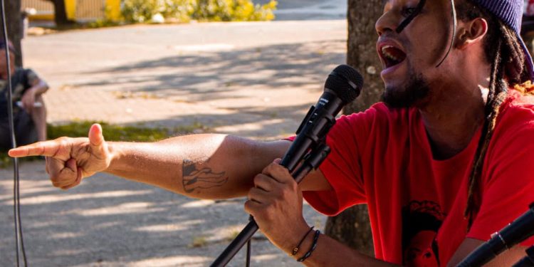 Associação Felino leva apresentações gratuitas a comunidades afetadas pela tragédia das chuvas em São Sebastião 