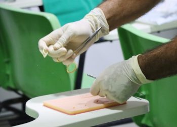 Enfermeiros de São Sebastião são capacitados em cursos de Sutura