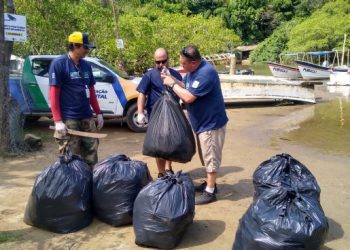 Secretarias de São Sebastião se unem em ação de limpeza integrada