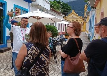 Turistas do Rio Grande Sul visitam Centro Histórico de São Sebastião pelo projeto “Turismo de Um Dia”
