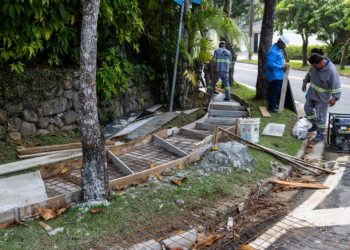 Prefeitura de São Sebastião executa obras de drenagem, contenção de margem de rio e construção de calçadas na Reserva du Moulin