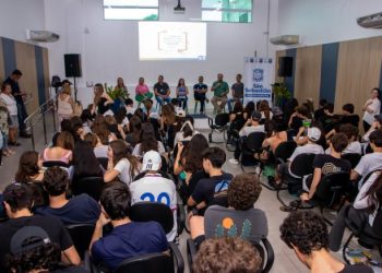 Prefeitura de São Sebastião recebe estudantes de SP que fazem pesquisa sobre administração de cidade turística