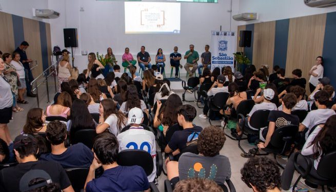 Prefeitura de São Sebastião recebe estudantes de SP que fazem pesquisa sobre administração de cidade turística