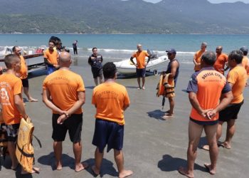 Defesa Civil realiza Treinamento de Resgate e Sobrevivência no Mar para grupos de São Sebastião