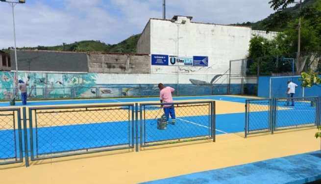 Prefeitura de São Sebastião renova demarcação da quadra do bairro Cigarras