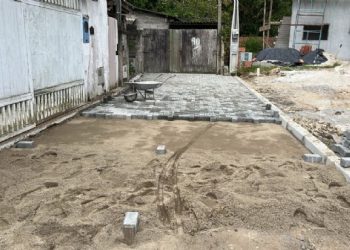 Prefeitura de São Sebastião pavimenta vias no bairro Enseada, na Costa Norte