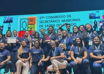 Vice-prefeito de São Sebastião, Reinaldinho Moreira, e integrantes da Secretaria de Saúde recebem prêmio na categoria “Mudanças Climáticas” em Congresso de Secretários Municipais de Saúde do Estado