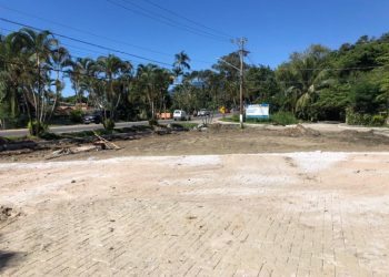 Prefeitura de São Sebastião pavimenta vias, corrige drenagem e cria estacionamento no bairro Cigarras