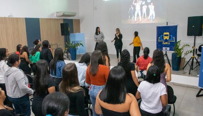 Profissionais de creches da Costa Sul de São Sebastião participam de formação de Contadores de Histórias