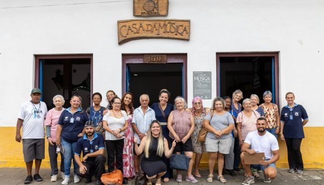 Prefeitura de São Sebastião realiza passeio pelo Centro Histórico com grupo de idosos da Costa Sul