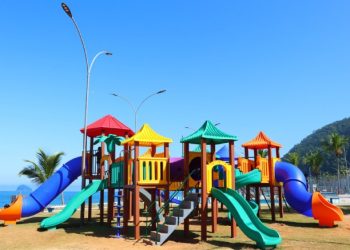 Prefeitura de São Sebastião instala Playgrounds Infantis na Praça Pôr do Sol, em Boiçucanga