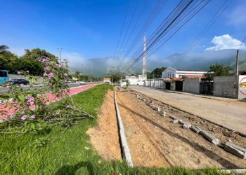 Prefeitura de São Sebastião constrói estacionamento no bairro Enseada