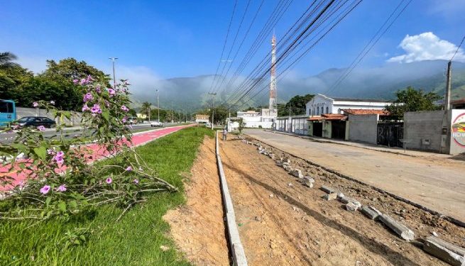 Prefeitura de São Sebastião constrói estacionamento no bairro Enseada