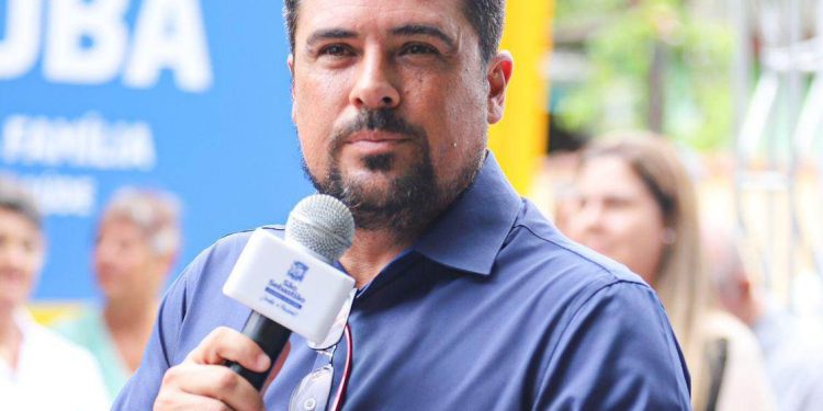 Após anunciar aumento de 10%, o prefeito Felipe Augusto afirma equiparar as classes dos Servidores Municipais até o final do mandato 