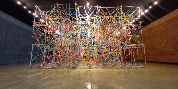 Complexo Turístico da Rua da Praia e Casa da Cultura de São Sebastião recebem exposição do artista Chaer