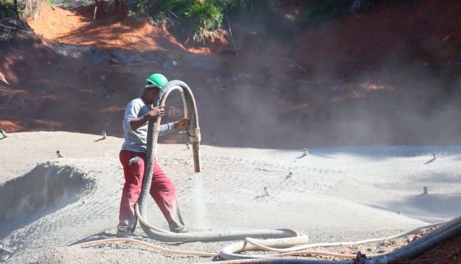 Quatro obras de drenagem e contenção realizadas pela Prefeitura de São Sebastião estão em fase final de execução; outras quatro foram concluídas