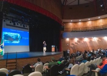 Profissionais do segmento náutico participam da Oficina de Boas Práticas para Observação de Baleias Jubarte e Outros Cetáceos em São Sebastião