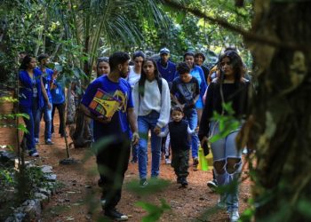 Moradores dos conjuntos habitacionais Maresias e Baleia Verde visitam Viveiro Municipal