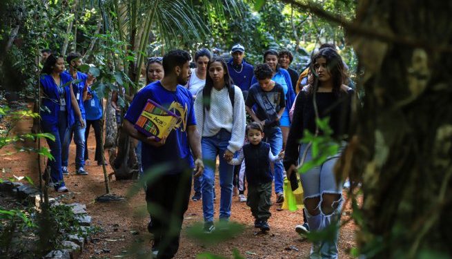 Moradores dos conjuntos habitacionais Maresias e Baleia Verde visitam Viveiro Municipal