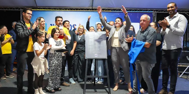 Prefeito Felipe Augusto e vice Reinaldinho Moreira inauguram maior auditório de São Sebastião na Costa Norte