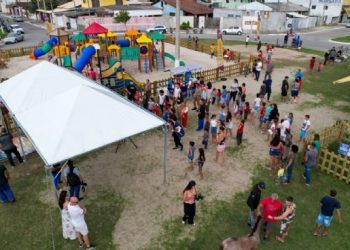 Prefeitura de São Sebastião inaugura parque infantil no bairro Canto do Mar