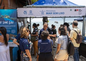 Mar Sem Lixo retira mais de 2 toneladas de resíduos do mar de São Sebastião em um ano
