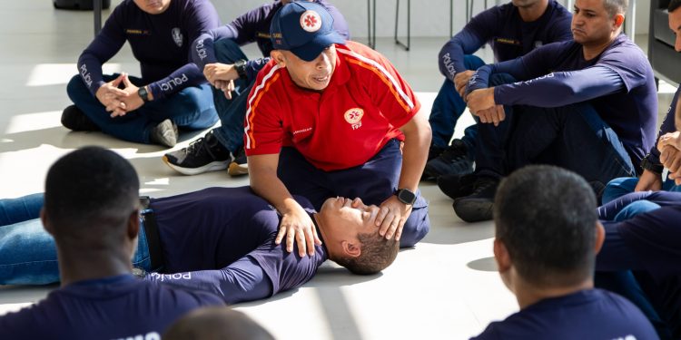 Alunos da Polícia Municipal recebem treinamento com técnicos do SAMU em São Sebastião