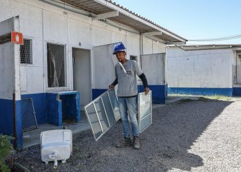 Vila de Passagem da Topolândia é desmontada; famílias seguem para conjuntos habitacionais