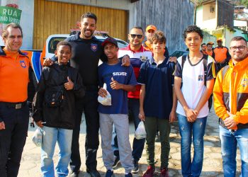 Agentes Mirins da Defesa Civil de São Sebastião participam de simulado de evacuação de área de risco no Itatinga