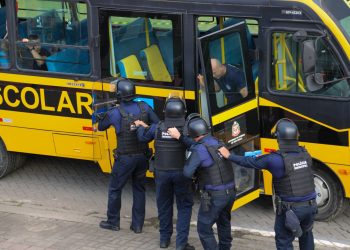 Futuros policiais municipais participam de simulado de gerenciamento de crise