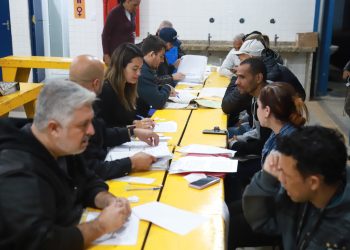 Reunião comunitária sobre regularização fundiária atende 47 famílias em Boiçucanga
