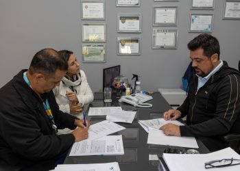 Prefeitura e Sabesp assinam termo de compromisso para levar saneamento básico a núcleos de regularização fundiária de São Sebastião