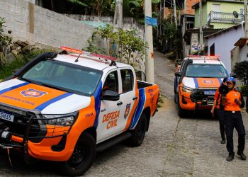 rPrefeitura de São Sebastião atende 19 famílias em simulado de evacuação no Morro do Abrigo