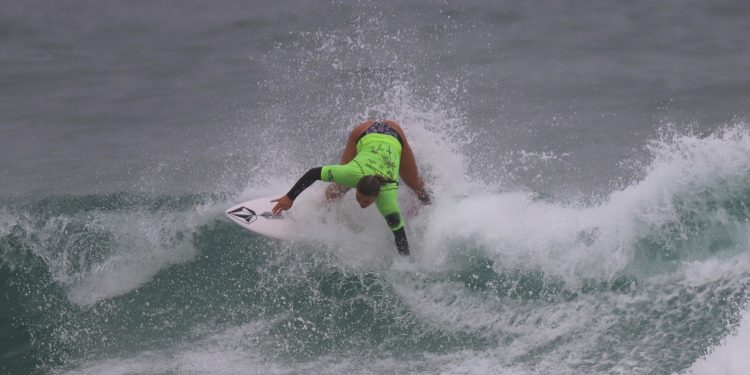 Campeões da Tríplice Coroa do Circuito Sebastianense de Surf são definidos em etapa eletrizante, em Maresias