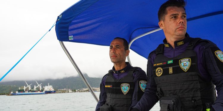 Polícia Municipal de São Sebastião recebe embarcação para patrulhamento marítimo