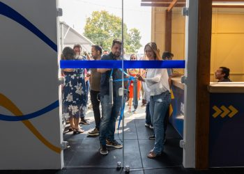 Prefeito Felipe Augusto inaugura Clínica Reforça em São Sebastião, oferecendo tratamento inovador para pacientes com dores crônicas