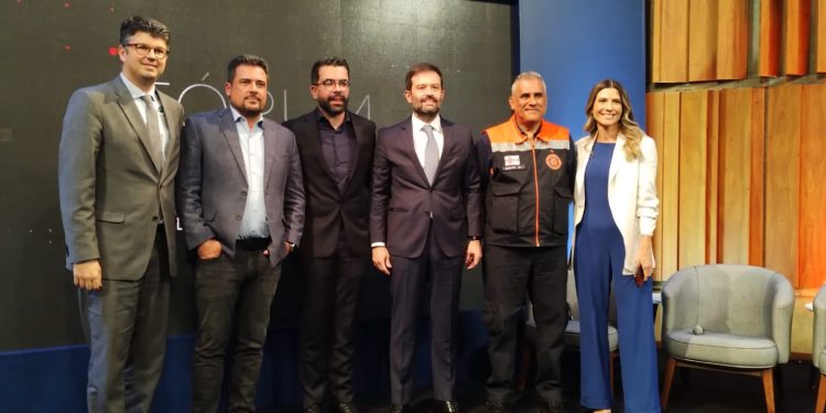 Prefeito Felipe Augusto fala sobre emergências climáticas em fórum sobre Conexão Social para Cidades Inteligentes