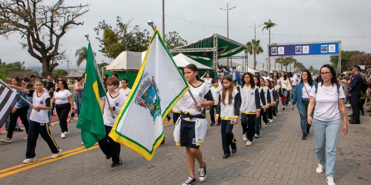 Tradicional Desfile de 7 de Setembro marca comemorações cívicas em São Sebastião