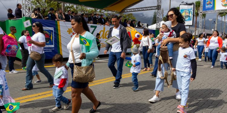São Sebastião realiza tradicional desfile cívico em comemoração ao 7 de Setembro