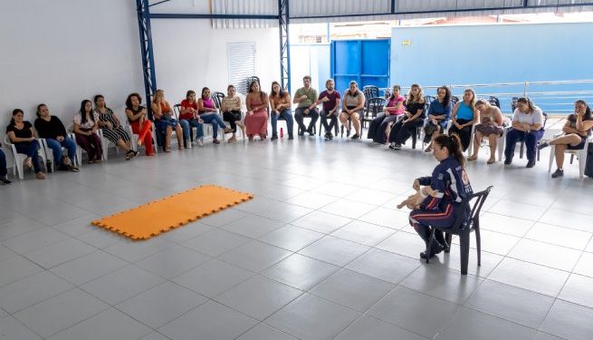 Equipes de creches na Topolândia participam de formação sobre primeiros socorros e prevenção de incêndios