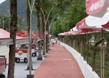 Felipe Augusto anuncia entrega de novos carrinhos a ambulantes de praia até o final de novembro para São Sebastião