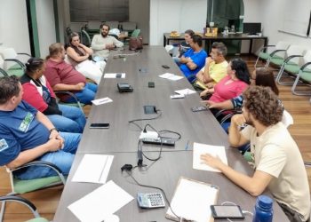 Secretaria do Meio Ambiente de São Sebastião apresenta novo projeto de ecobarreira fixa para combate aos resíduos na Baía do Araçá