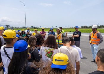 Alunos do Parlamento Jovem visitam obras do Contorno Sul em São Sebastião