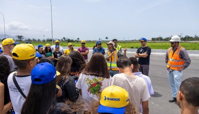 Alunos do Parlamento Jovem visitam obras do Contorno Sul em São Sebastião