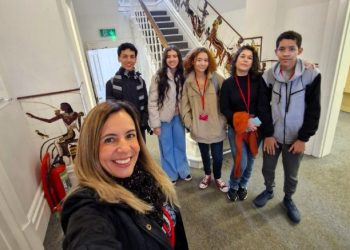 Estudantes de São Sebastião participam de atividades culturais em Oxford durante intercâmbio