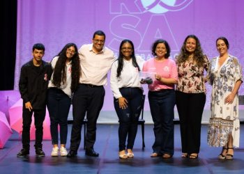 SESAU atrai grande público em evento do Outubro Rosa e firma parceria para doação de cabelos junto à ETEC
