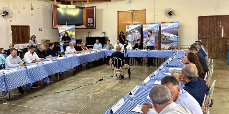 Felipe Augusto participa de encontro da APRECESP e debate estratégias para o turismo em São Paulo